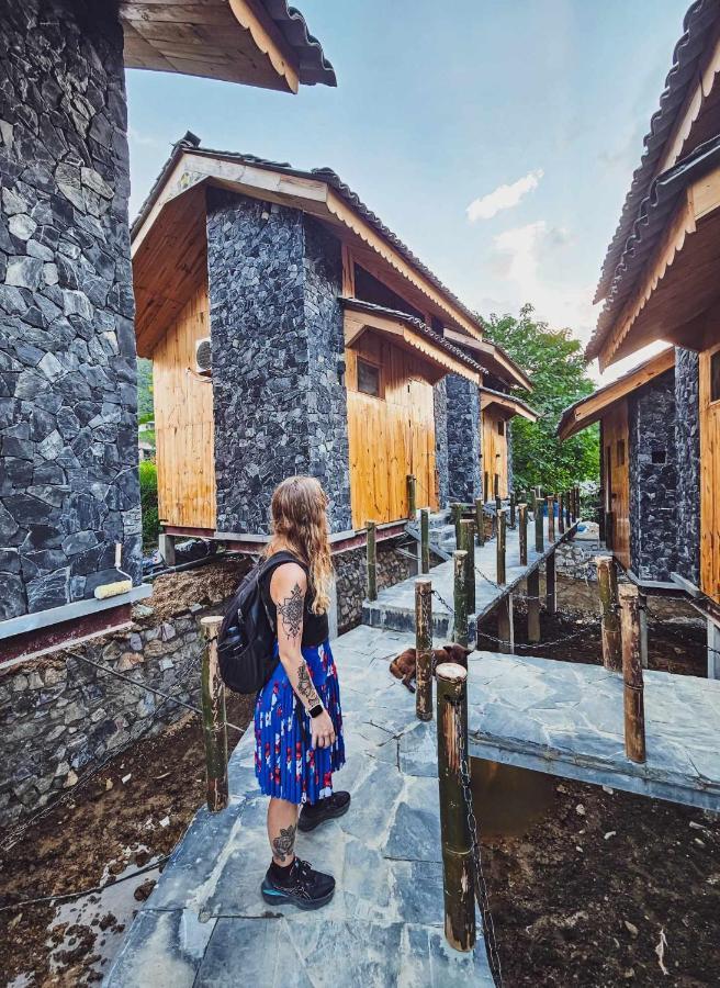Làng Cac Chien'S Lodge Du Gia المظهر الخارجي الصورة